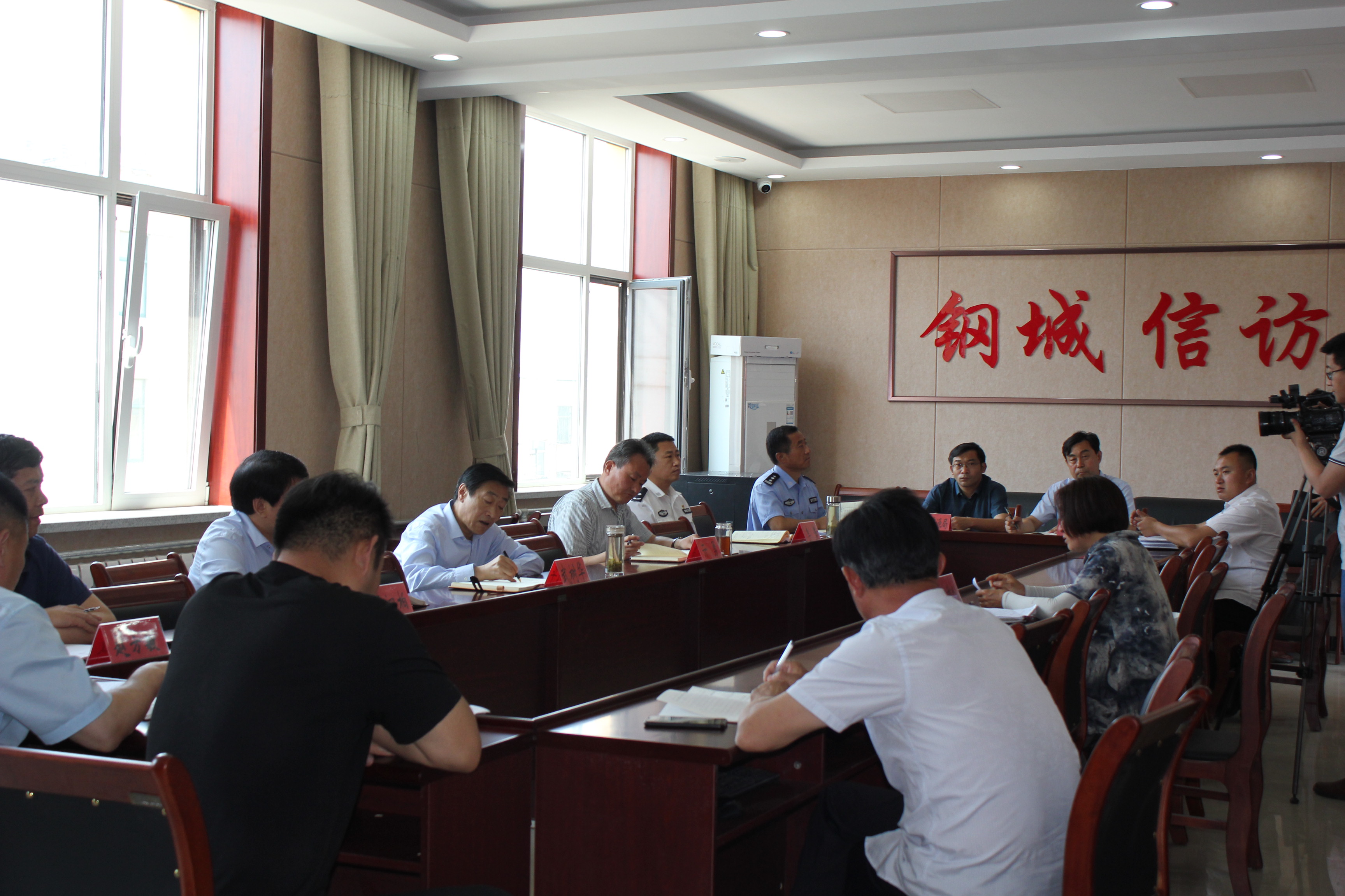 济南市政府党组成员,钢城区委书记武树华同志公开接待来访群众
